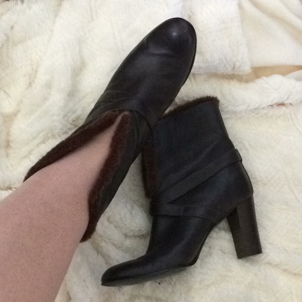 Fuzzy lined ankle boots sz 8